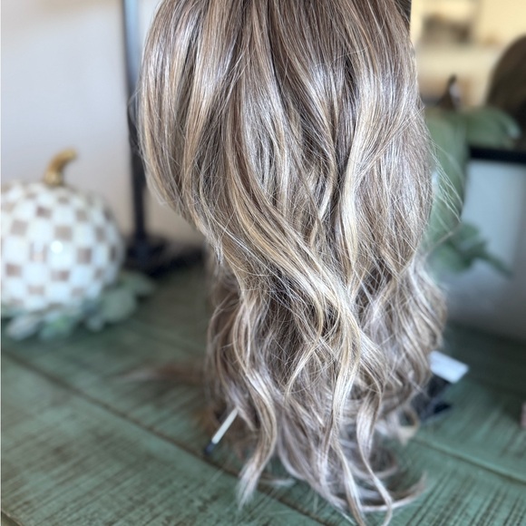 Belle Tress ICON HT Collection - Kelly - in Sparkling Champagne – R - Picture 4 of 11